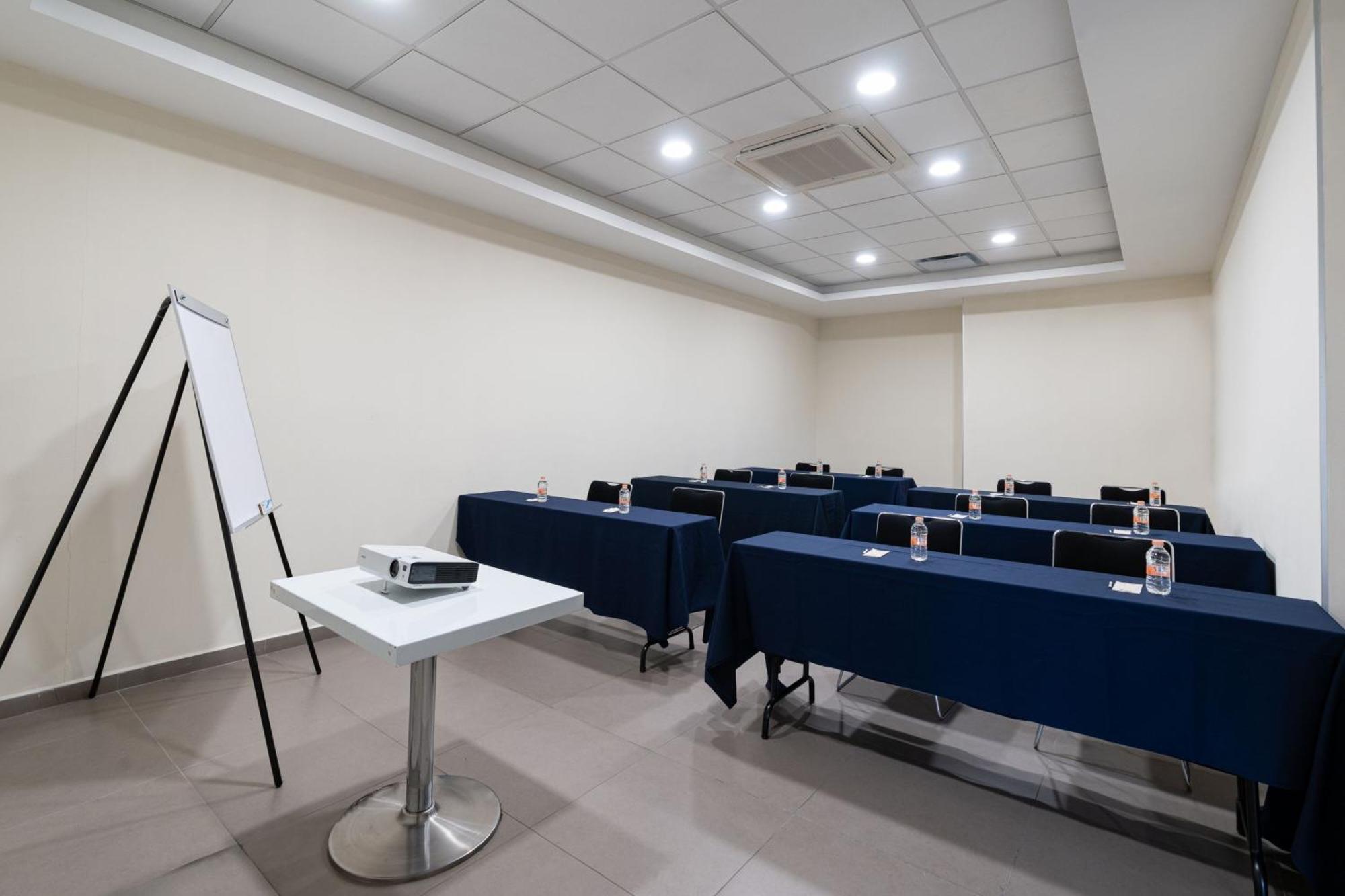 City Express Junior By Marriott Aguascalientes Centro Buitenkant foto