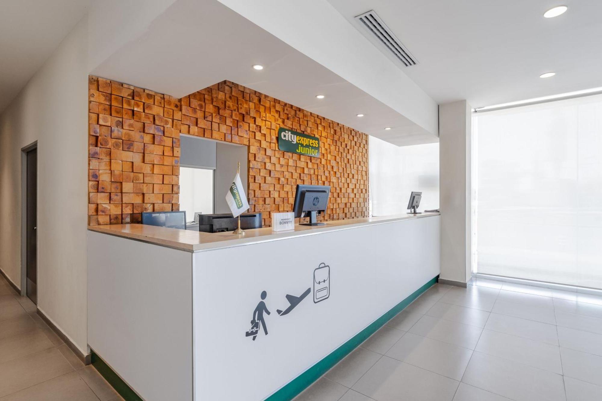 City Express Junior By Marriott Aguascalientes Centro Buitenkant foto