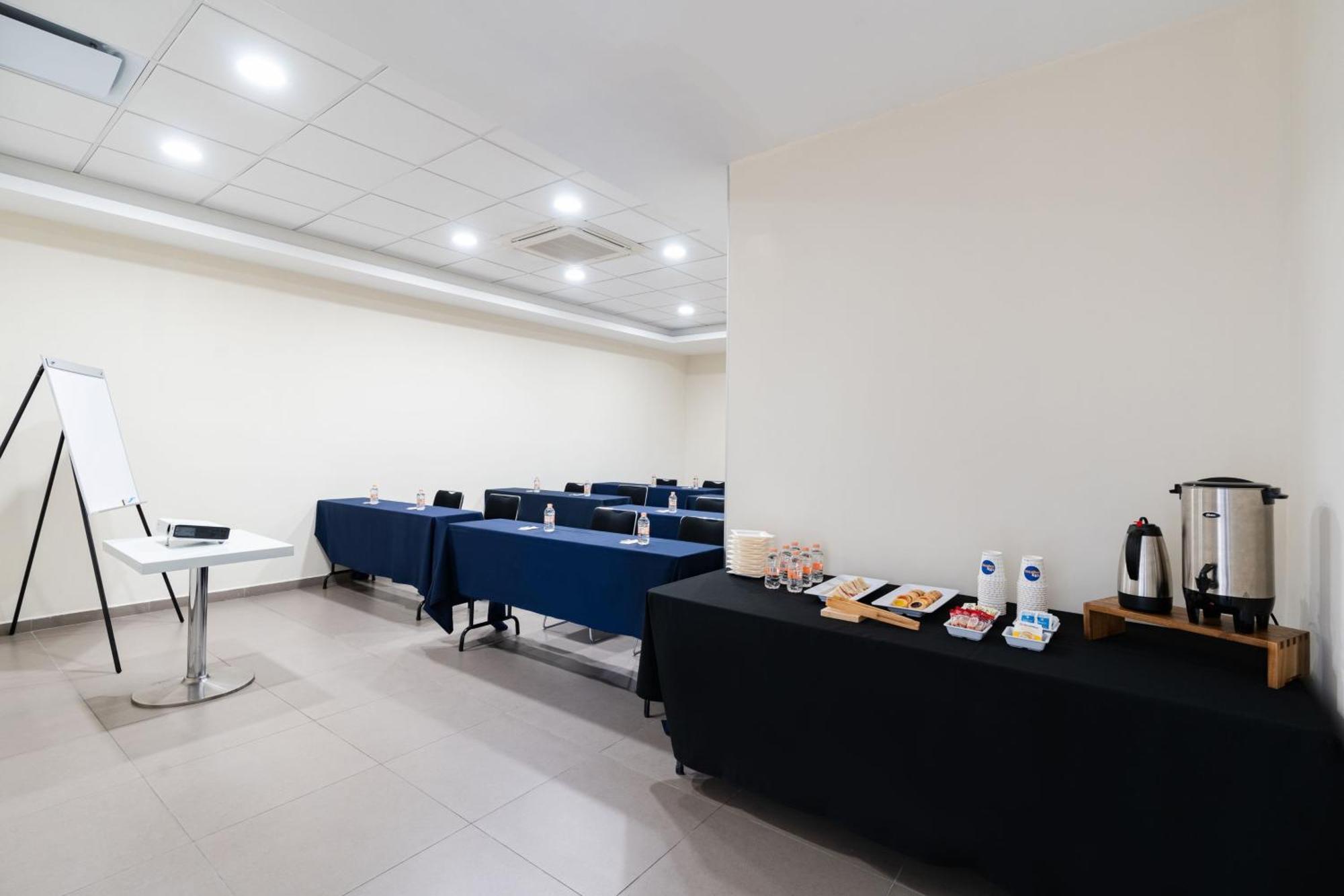 City Express Junior By Marriott Aguascalientes Centro Buitenkant foto